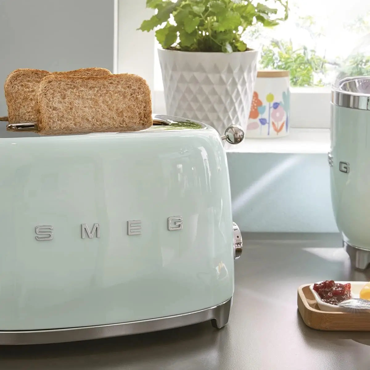SMEG 2 Slice Toaster with 6 Presets and Defrost Function